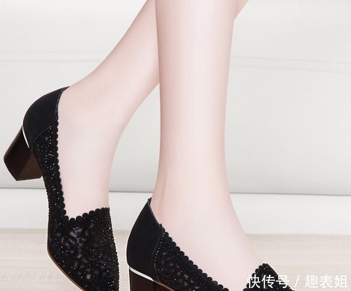  建议：这么美的脚, 建议经常穿高跟鞋! 跟着下图这么搭, 难道不美吗?