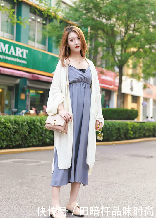 街拍:穿着时尚身材高挑靓的丽小姐姐,性感抢镜气质十足!!