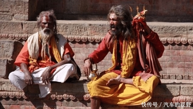 神秘的印度“苦行僧”,看到后不要停留,好奇心可不是好事!