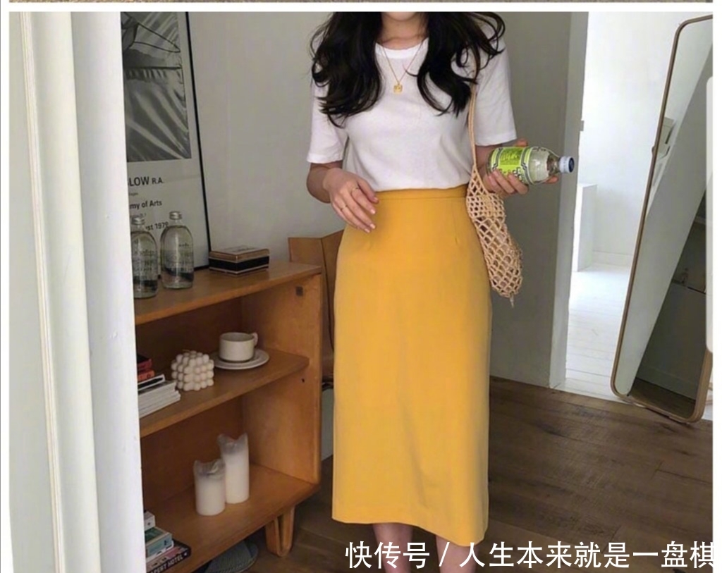 「蓝色」很火的“猫系少女”风,T恤和裙子就能帮你打造,11天美的不重复