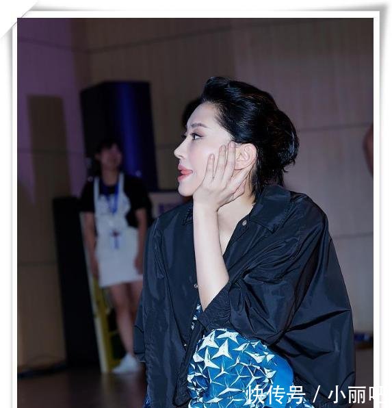 许晴真厉害！烂大街的吊裆裤居然穿出高级感，老公主真不是白叫的