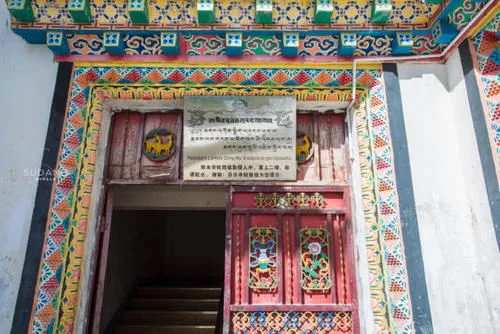 青海与西藏交界之处,藏有神秘古寺,建在悬崖上“与世隔绝”【2020热门旅游景点】