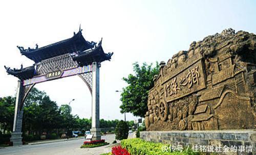  规模■成都这几个镇, 拥有一般县城规模, 繁华程度不输县城! 是