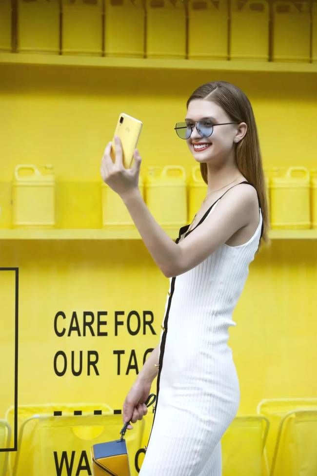 没有一件樱草金单品，怎么好意思说自己是街拍抢眼的时髦girl?