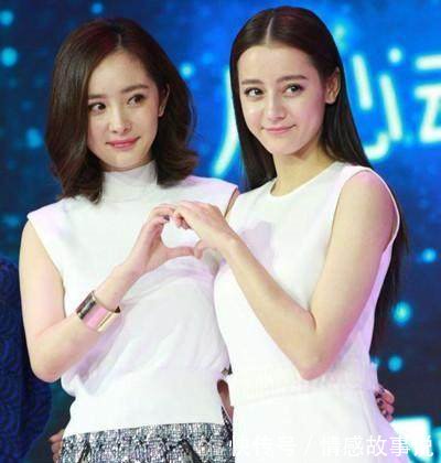 热巴、杨幂活动现场大玩“壁咚”，网友的注意力却都在热巴鞋子上