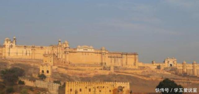 去印度遇到鼻环女子对你笑, 建议要远离, 以免会发生不必要的麻烦