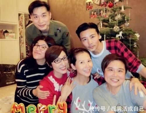 『豪宅』蔡少芬坐完月子状态超棒,与老公穿情侣装合影,却意外曝光豪宅内景