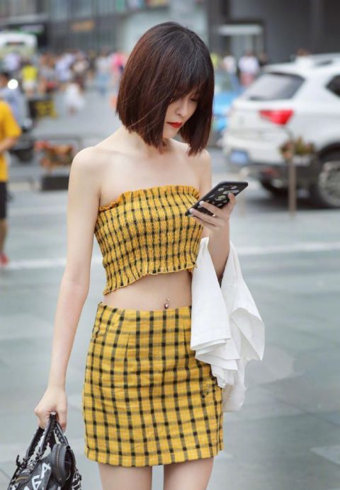  『美女』年轻美女街拍：气质优雅的美女，轻松秀出大长腿