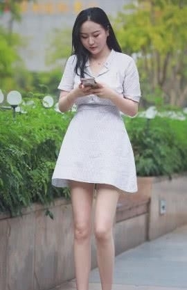 「清爽」白色细条纹连衣裙,素雅清爽,尽显气质女神的自信与温柔