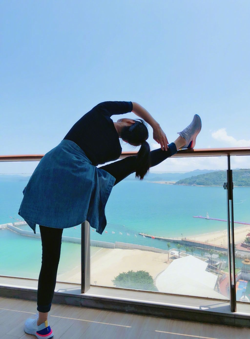 蒋欣:动人的美女气质，动人长腿姿态尽显!