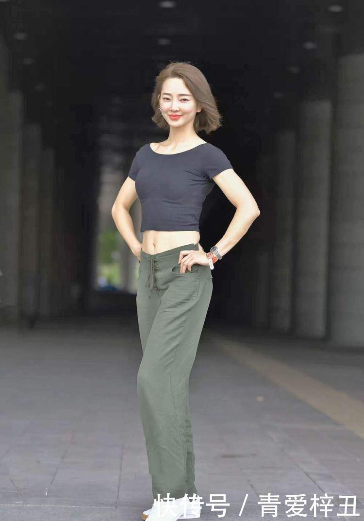 【 气质】长相甜美气质典雅，彰显独特的魅力！，街拍：成熟性感的小姐姐