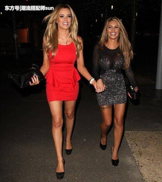 街拍:图1佟大为两女儿，穿的打底裤特花俏!图2抹胸处最有看点