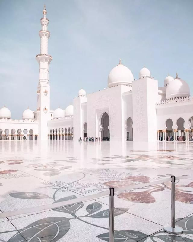 世界上最奢华的清真寺，用了46吨黄金，总造价超过380亿！