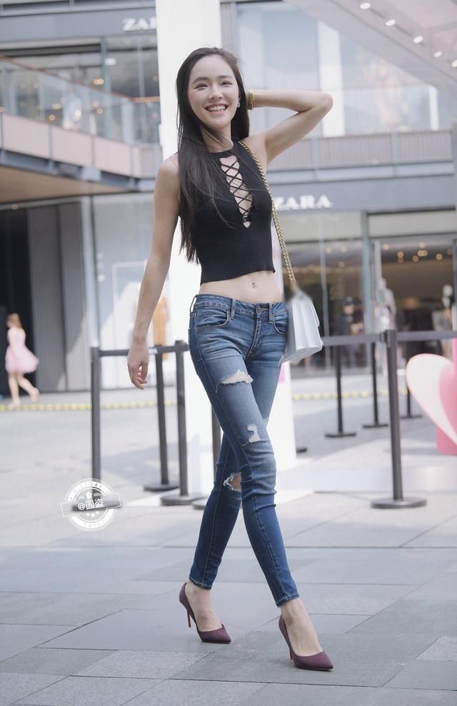 路人街拍，吸睛“绑带”很心机