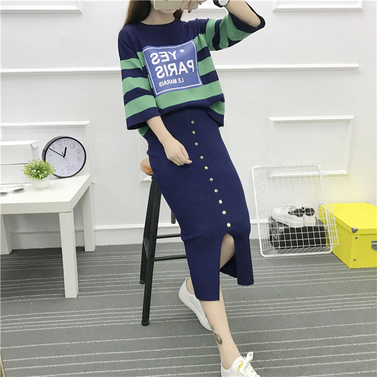 秋天了，连衣裙扔了吧!48岁嫂子穿上这时髦套装，美的无法呼吸