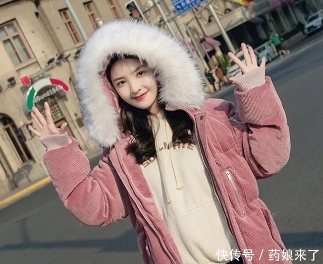 『妹子们』这年代了还不知道怎么搭配灯芯绒棉服?萌妹子进来,手把手包教会