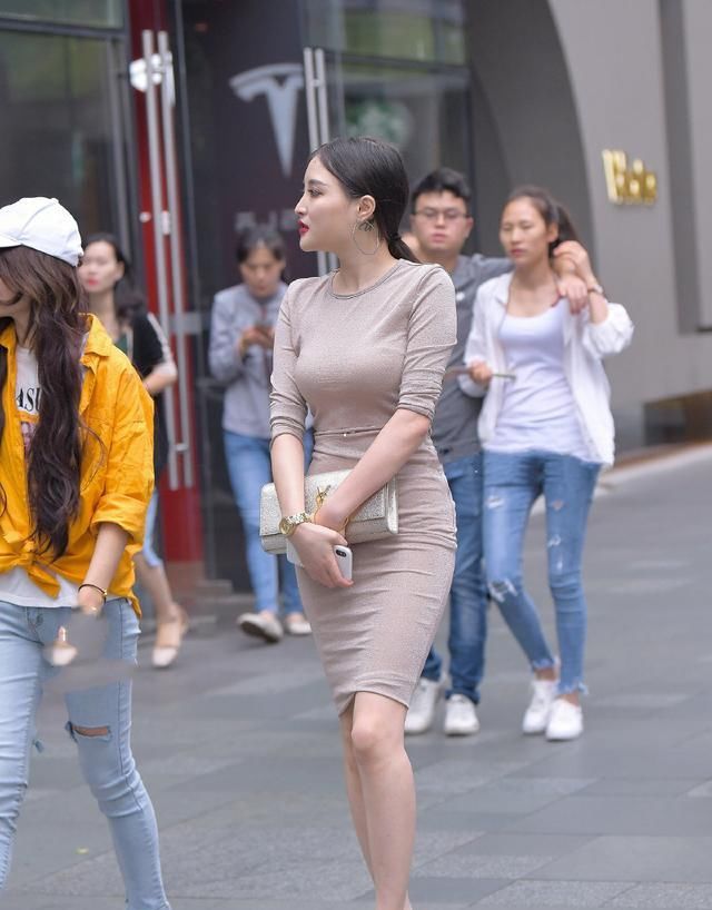 『气质』时髦精们才懂的搭配小心机,简单牛仔衬衫穿出时尚明星的气质