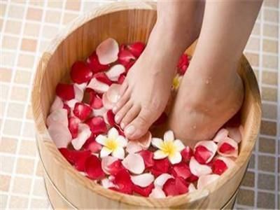 还在羡慕别人的白皙玉足吗?教你几招，你也能轻松拥有