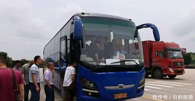 外国人眼中的中国旅游团:一眼就能看出,三个特征“很中国”