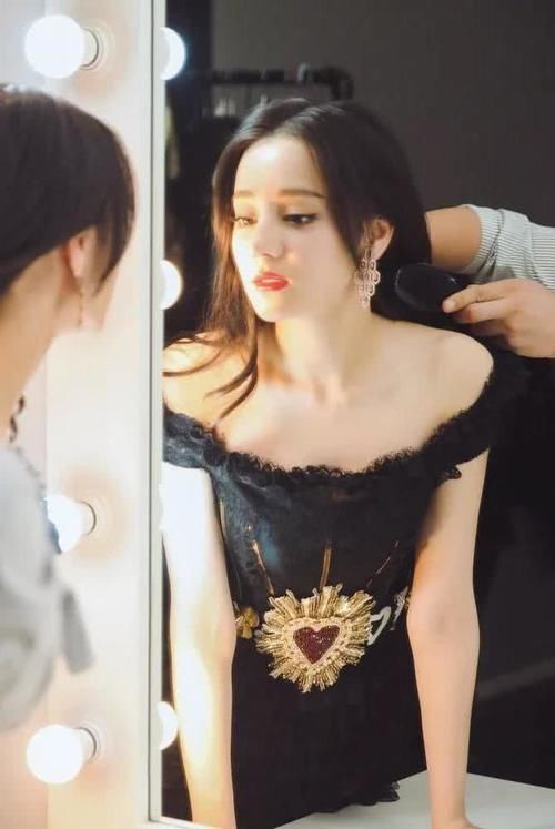 热巴赵丽颖:刘海改变气场!如果你是以下几种脸型,就收回你想剪