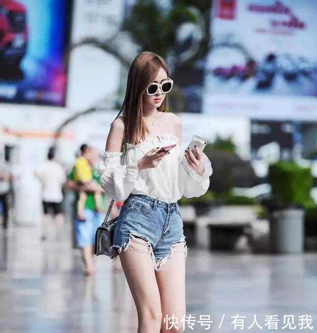 路人街拍模特身材的小姐姐，修长性感的美腿有一米八