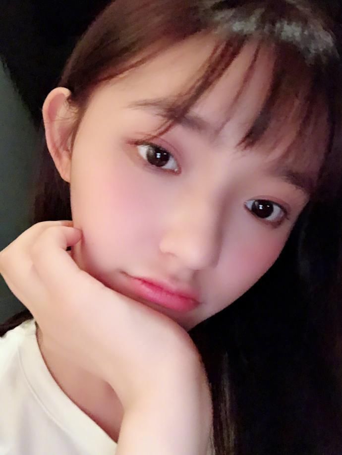 林允回应“撕脚皮”又怼网友?真性情到底是不是明星挡箭牌?