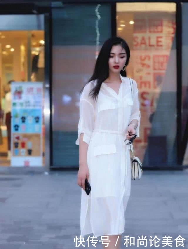 「 显得」连衣裙展现小清新的淑女范，简洁大气显得格外的俏皮活泼,