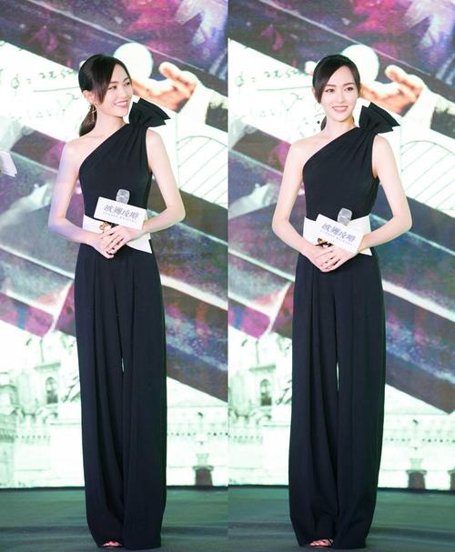 唐嫣真厉害，露肩连体裤惊艳全场，网友：上厕所怎么办