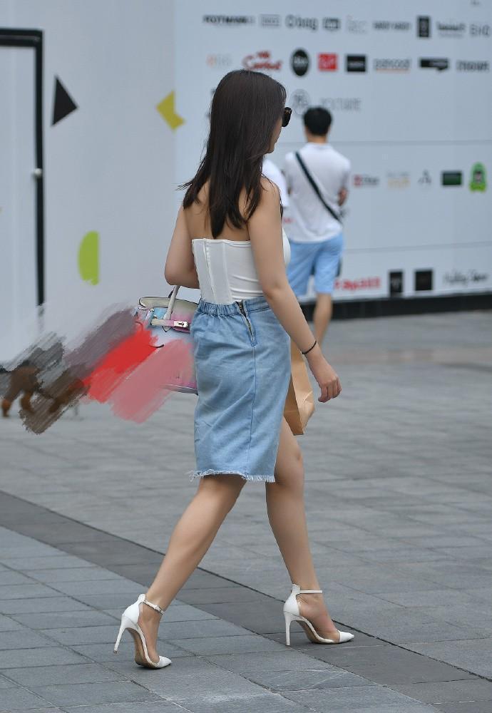  「美感」街拍：个性十足的穿搭, 搭配高跟鞋, 瞬间就变得非常有美感