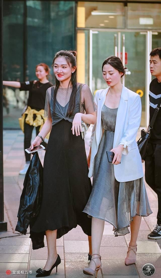  「女性」街拍：时尚美女们的穿搭，百搭不挑人，适用于大部分女性穿着