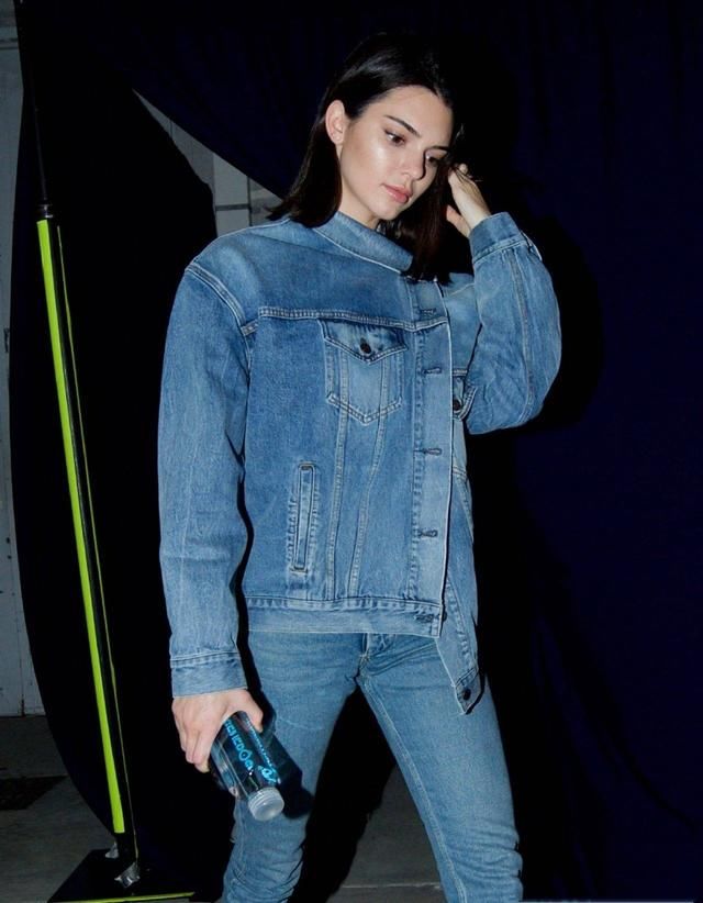 肯达尔詹娜的针织衫搭配，简直太时尚，让人很是惊喜