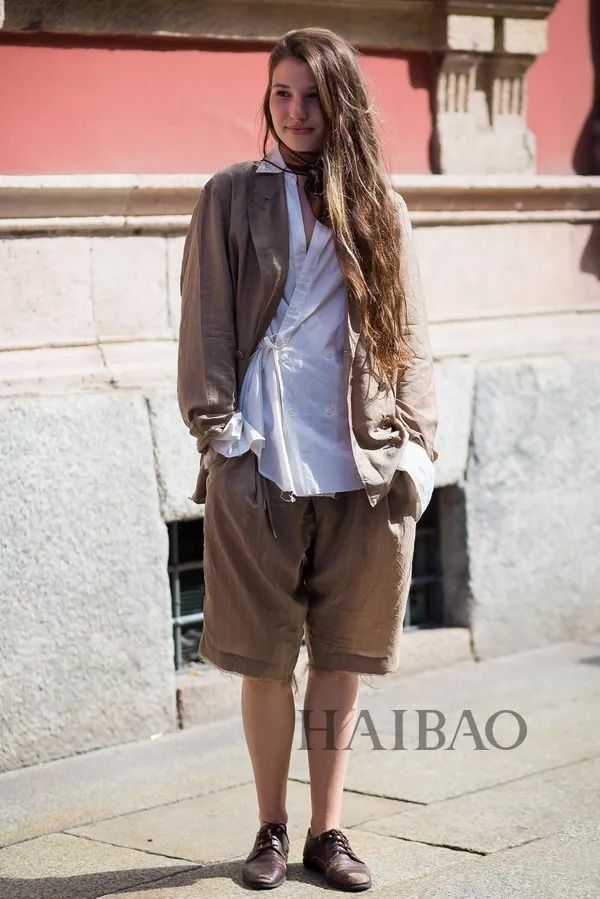 挤掉老爹鞋，成为“今夏最火”的复古单品，是什么来头?