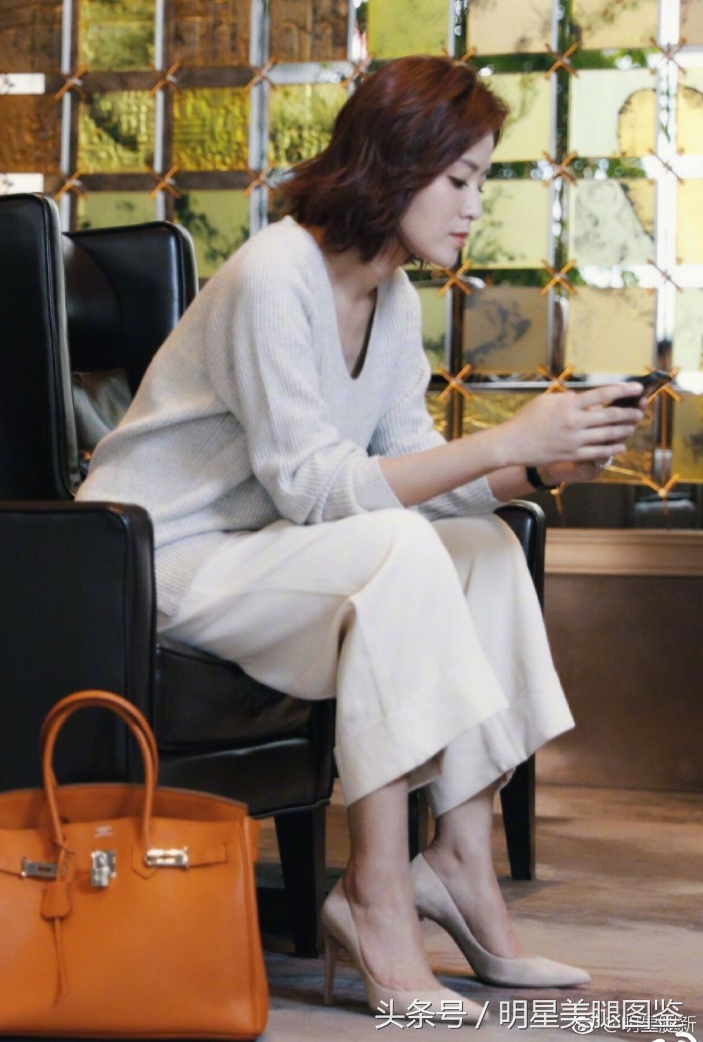 叶一茜把高跟鞋穿出了独有的气质，你能看出女儿都已经10岁了吗?