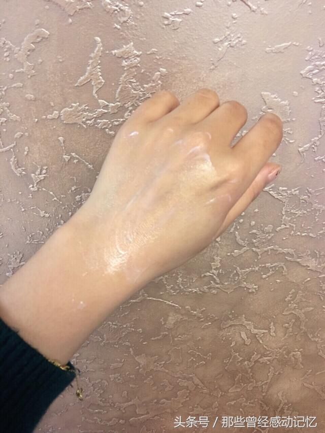 药店一款国宝级乳膏忽然火了，全是维生素，保你5次“白的发光”