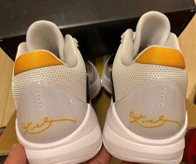  『发售』科比Kobe 5＂李小龙＂传奇配色遭提前泄露，确认将线路发售！