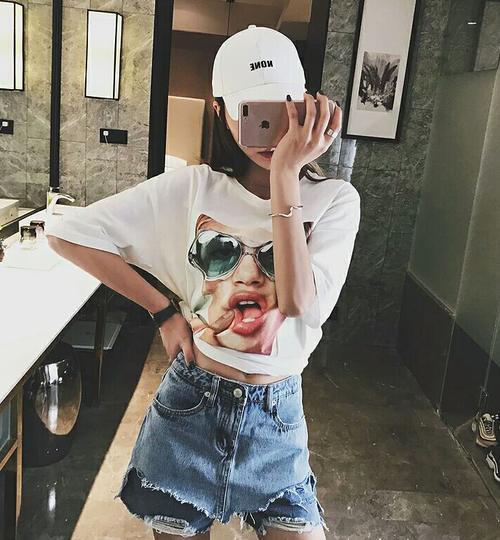 裙子里还在穿安全裤，今年最流行最火的是它，难怪回头率这么高