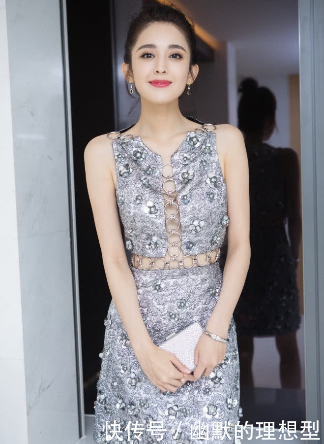 古力娜扎真敢穿，一条裙子全部用铁圈撑住，没这身材撑不住！