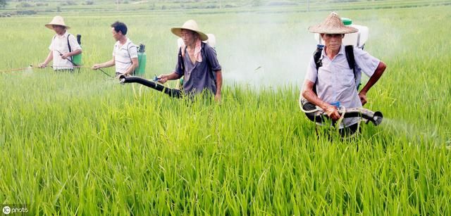  摩托车@农村大叔颠覆传统，发明“无车轮”摩托车，炫酷十足还能