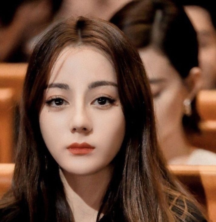  『吴亦凡』四字女星得罪某高层,导致自己热度降低,投票比隔壁一姐反超