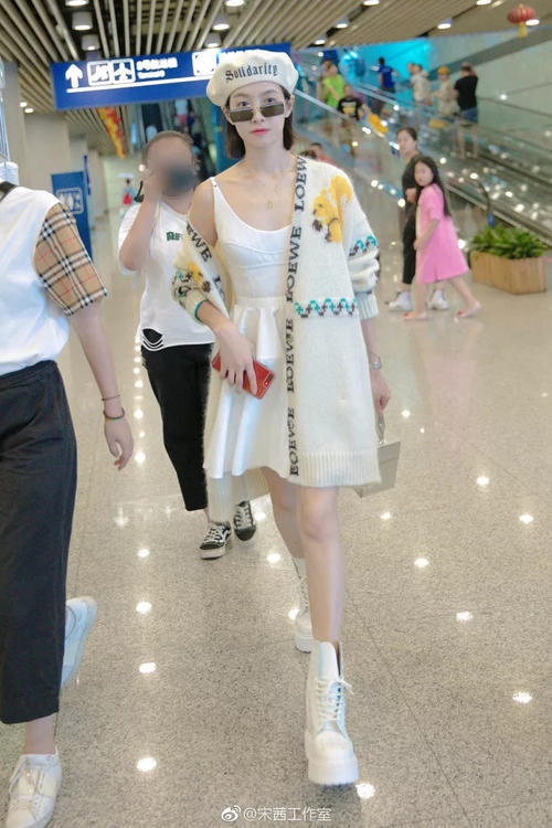 《幻乐之城》就是王菲带领的大型时装秀