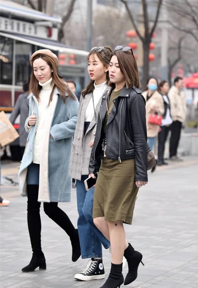 『位美女选择一』春天逛街,时尚姑娘选择一双好看的高跟鞋,粗跟还是细跟的好看