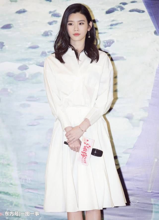 奚梦瑶要闹哪样?好好的上衣非得剪成“三角吊带装”，太会玩了!