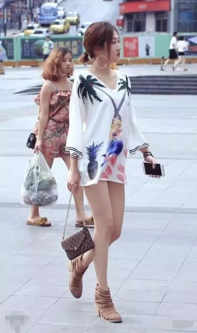街拍路人，洋气又独特的时尚穿搭参考，让你尽显尊贵高雅的女神范