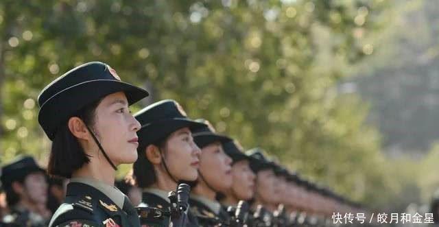 「大牌」国庆阅兵中女兵们口红成热点,不是国际大牌,而是国庆限定!