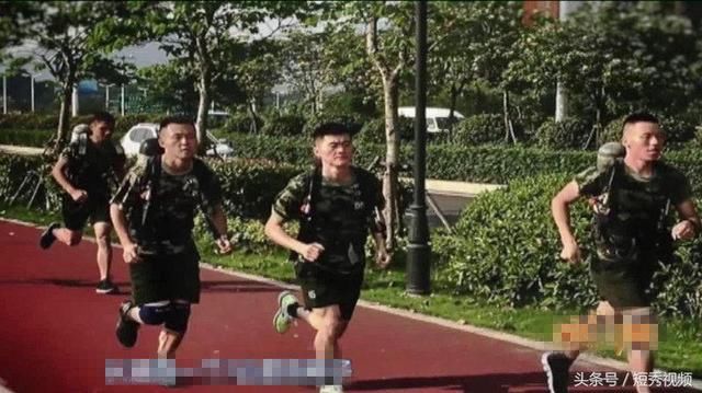 90后消防战士受伤背影刷屏，但你可能被“标题党”骗了