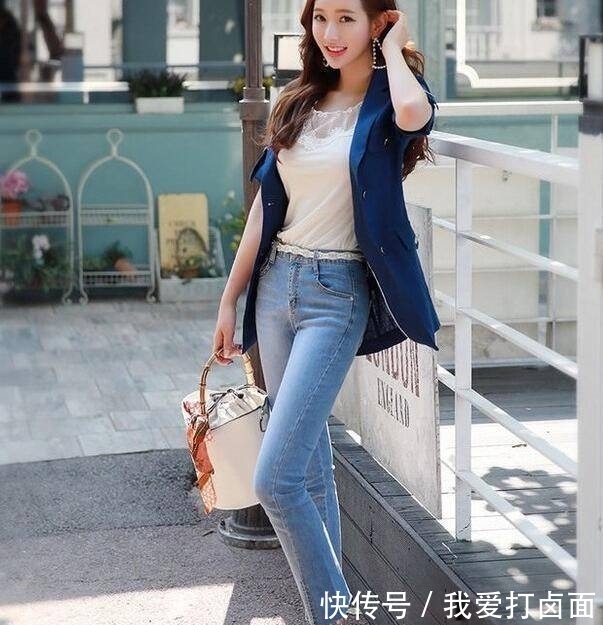 「美女」优雅十足的牛仔裤美女,展现青春活力!