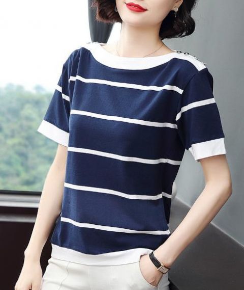  #适合#有一种女人味，叫“稠李刺绣衫”，适合上身胖的女人，显瘦又动人