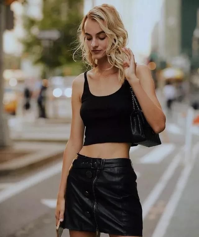 维秘面试小姐姐腿长180cm、E罩杯,这真的是人类的存在?