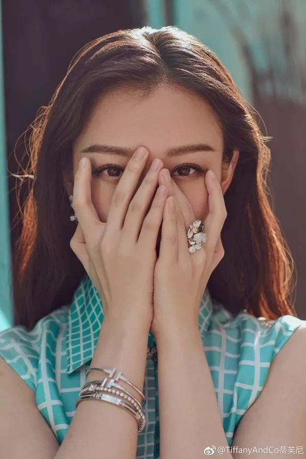 好看| 倪妮素颜扮男装依旧貌美!和精修图无差的好肤质该如何养成?