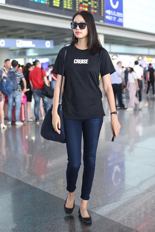 张梓琳太高了！仅仅一条牛仔裤就穿出腿长一米，网友：逼死普通人